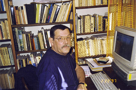 21 - Maciej Lukasiewicz przy pracy w domu
Archiwum rodziny M. Łukasiewicza